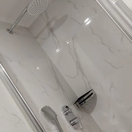 Grand Sapphire A Block And Casino Apartman